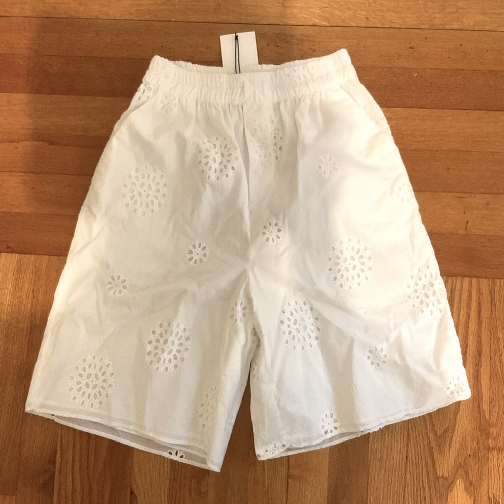 Zara White Eyelet Cotton Shorts – Size S – New with Tags